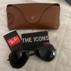 Ray-Ban Black Aviator Sunglasses with Brown Case